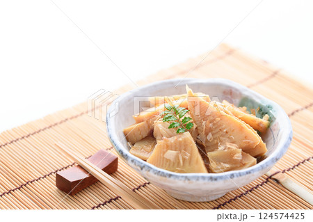 春の贅沢 竹の子土佐煮 ( 筍の煮物 ) 春の贅沢 竹の子土佐煮 ( 筍の煮物 ) 124574425