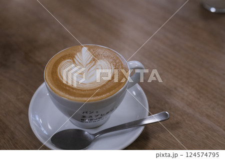 カフェ　ラテアート　コーヒー　 124574795