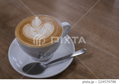 カフェ　ラテアート　コーヒー　 124574796