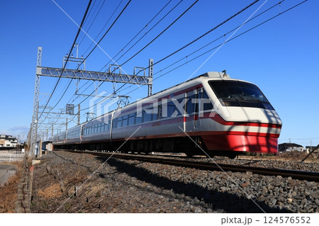 東武伊勢崎線を走る上り特急電車 124576552