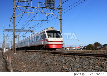東武伊勢崎線を走る上り特急電車 124576553