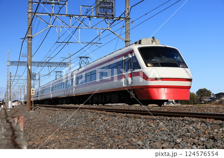 東武伊勢崎線を走る上り特急電車 124576554