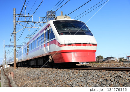 東武伊勢崎線を走る下り特急電車 東武伊勢崎線を走る下り特急電車 124576556
