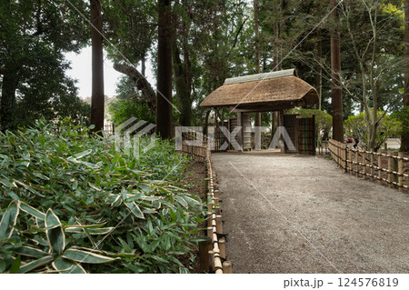 水戸偕楽園の好文亭中門 124576819