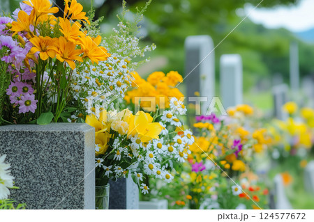 お墓参りと供花 124577672