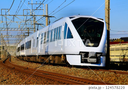 美しく輝く白磁の超豪華特急は日光・鬼怒川へ… 東武鉄道・新特急『スペーシアX』N100系 美しく輝く白磁の超豪華特急は日光・鬼怒川へ… 東武鉄道・新特急『スペーシアX』N100系 124578220