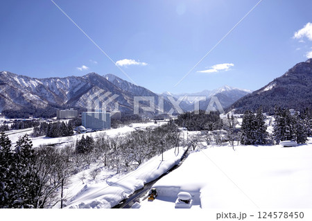 越後湯沢界隈より谷川連峰の山々を望む 124578450