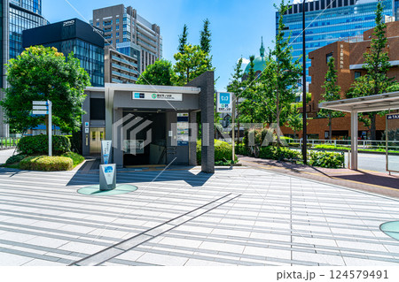 【東京都】爽やかな青空が広がる新御茶ノ水駅 124579491