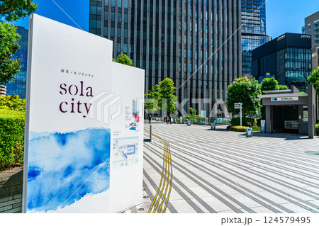 【東京都】爽やかな青空が広がる御茶ノ水ソラシティ 124579495