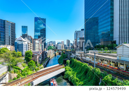 【東京都】聖橋から見た御茶ノ水の街並み 124579499