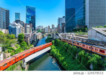 【東京都】聖橋から見た御茶ノ水の街並み 124579513