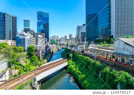 【東京都】聖橋から見た御茶ノ水の街並み 124579517