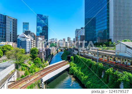【東京都】聖橋から見た御茶ノ水の街並み 124579527