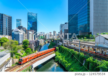 【東京都】聖橋から見た御茶ノ水の街並み 124579534