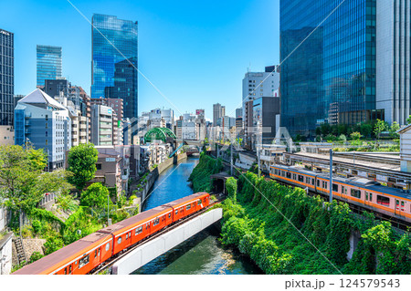 【東京都】聖橋から見た御茶ノ水の街並み 124579543