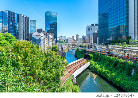 【東京都】聖橋から見た御茶ノ水の街並み 124579547
