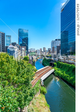 【東京都】聖橋から見た御茶ノ水の街並み 124579549