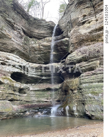 Oasis in Starved Rock's Dramatic Canyon Walls 124581004