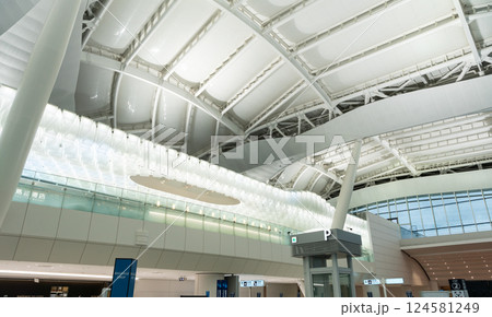 羽田空港 国際線ターミナルの綺麗なインテリア 東京都大田区 羽田空港 国際線ターミナルの綺麗なインテリア 東京都大田区 124581249