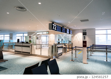 羽田空港　国際線の搭乗ゲート　東京都大田区 124581257