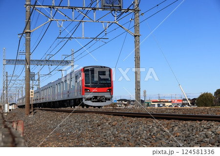 中央林間行きの東武鉄道の電車 中央林間行きの東武鉄道の電車 124581336