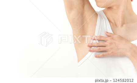 美容男子　ムダ毛処理　脇脱毛　手元 124582012