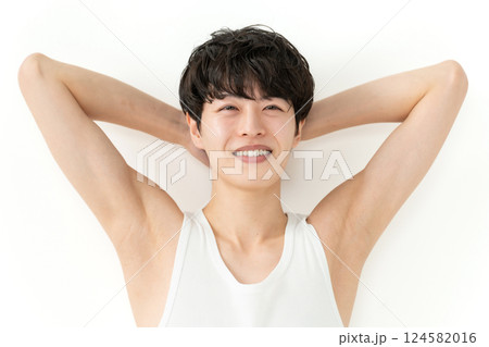 美容男子　ムダ毛処理　脇脱毛　 124582016