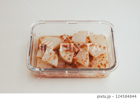 ヘルシーな大根の梅煮の作り置き ヘルシーな大根の梅煮の作り置き 124584844