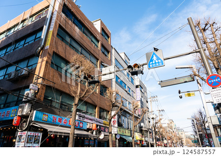 楽園楽器商街の町並み 散策 春晴れの青空 韓国ソウル 楽園楽器商街の町並み 散策 春晴れの青空 韓国ソウル 124587557