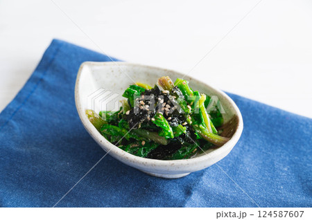 ほうれん草の胡麻和え 124587607
