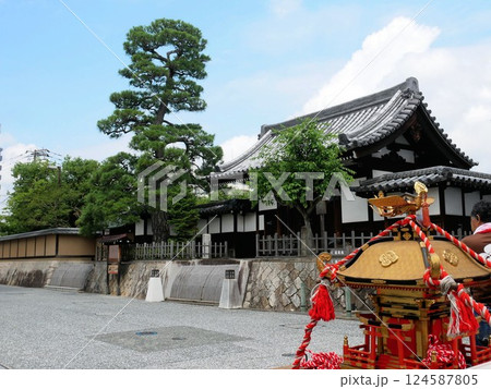 御茶屋(本陣)跡と祇園祭のお神輿　（広島県東広島市西条町） 124587805