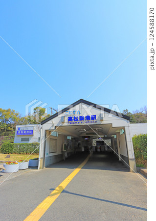 香川県高松市、高松琴平電気鉄道高松築港駅の風景 124588170