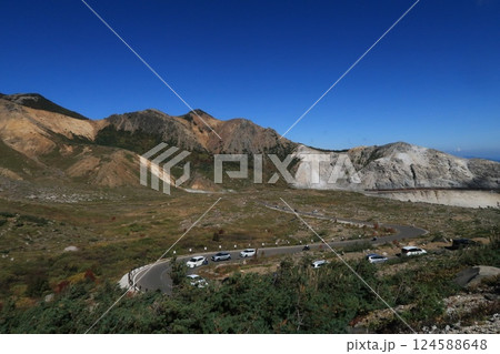 磐梯吾妻スカイライン 浄土平付近の荒涼とした山容 124588648