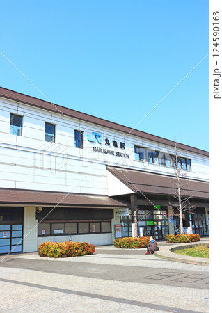 香川県丸亀市、JR丸亀駅の風景 124590163