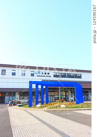香川県丸亀市、JR丸亀駅の風景 香川県丸亀市、JR丸亀駅の風景 124590167