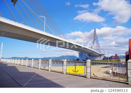 【青森】晴れた日の青森ベイブリッジ 【青森】晴れた日の青森ベイブリッジ 124590513