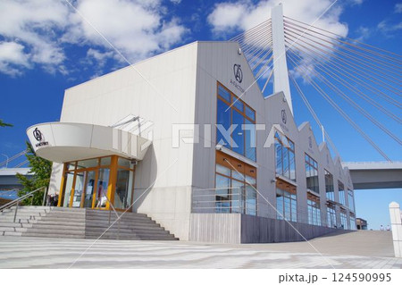 【青森】晴れた日の商業施設Aファクトリー 【青森】晴れた日の商業施設Aファクトリー 124590995