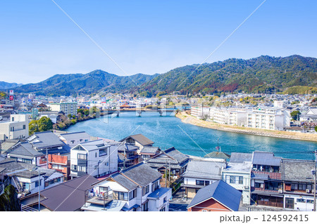 臼杵川と臼杵市街地 124592415