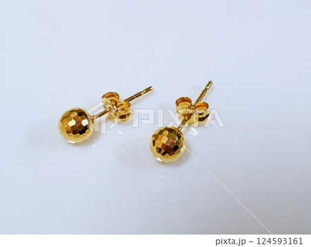 金色の美しい丸玉ピアス 金色の美しい丸玉ピアス 124593161