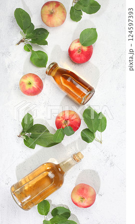 Apple cider, juice or fruit drink and ingredients on a sunny table. The concept of diet and weight loss. Apples help cleanse the body and reduce weight. Healthy food, body detoxification, selective 124597393