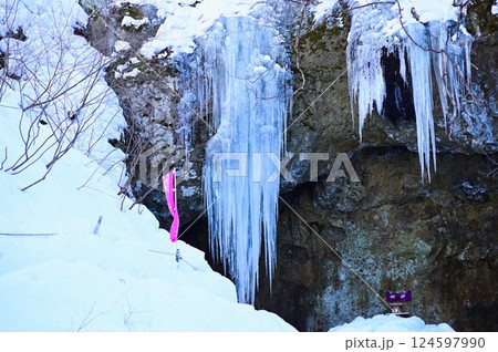 たろし滝のツララ たろし滝のツララ 124597990