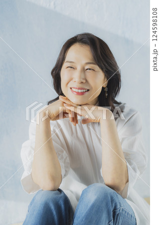 ミドル女性 124598108