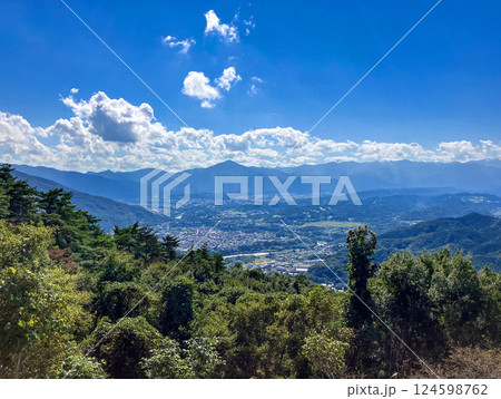 宝登山から望む秩父の街並み 124598762