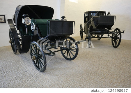 ポルトガル・エヴォラの博物館、中世の馬車 ポルトガル・エヴォラの博物館、中世の馬車 124598937