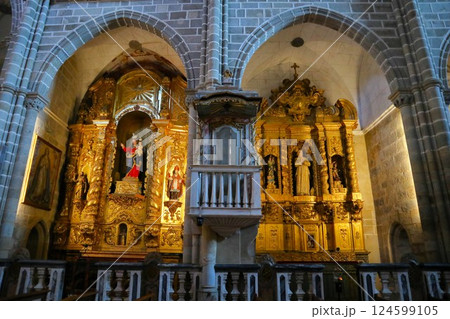 ポルトガル・エヴォラ、サン・フランシスコ教会 124599105