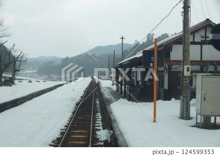 木次線からの車窓風景 出雲八代駅 木次線からの車窓風景 出雲八代駅 124599353