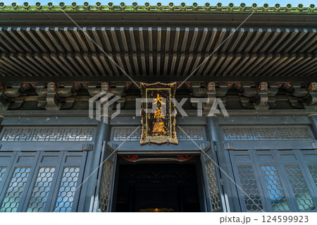 【東京都】格調高い外観が印象的な湯島聖堂の大成殿 124599923