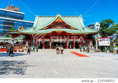 【東京都】夏の爽やかな青空が広がる神田明神 【東京都】夏の爽やかな青空が広がる神田明神 124599951