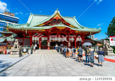 【東京都】夏の爽やかな青空が広がる神田明神 【東京都】夏の爽やかな青空が広がる神田明神 124599956