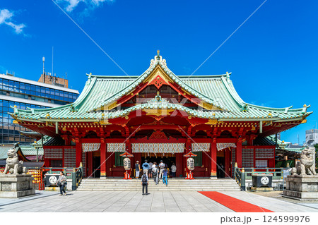 【東京都】夏の爽やかな青空が広がる神田明神 124599976